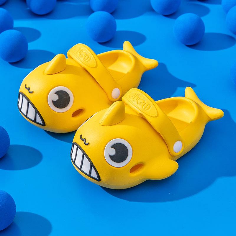 Детская мода мультяшный кит мальчики пляжная обувь нескользящие простые универсальные 2024 детские дышащие мягкие носочки обмотанные тапочки для девочек