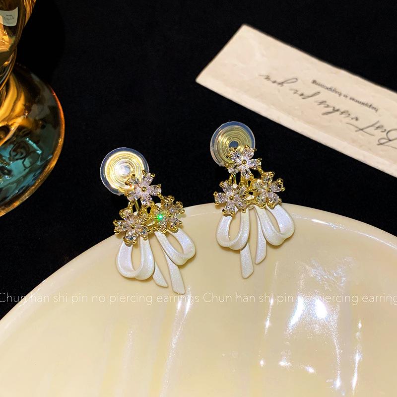 French zircon bow flower earrings, earrings clips, mosquito coil disc, no earholes, light luxury, high-end stud earrings, temperament earrings.