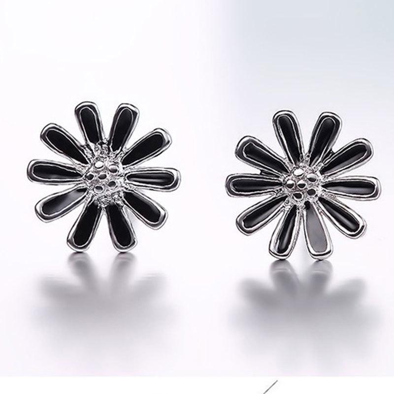 Temperament Women's Silver-plated Ear Jewelry, Korean Version of Retro Black Chrysanthemum Stud Earrings, Women's Models