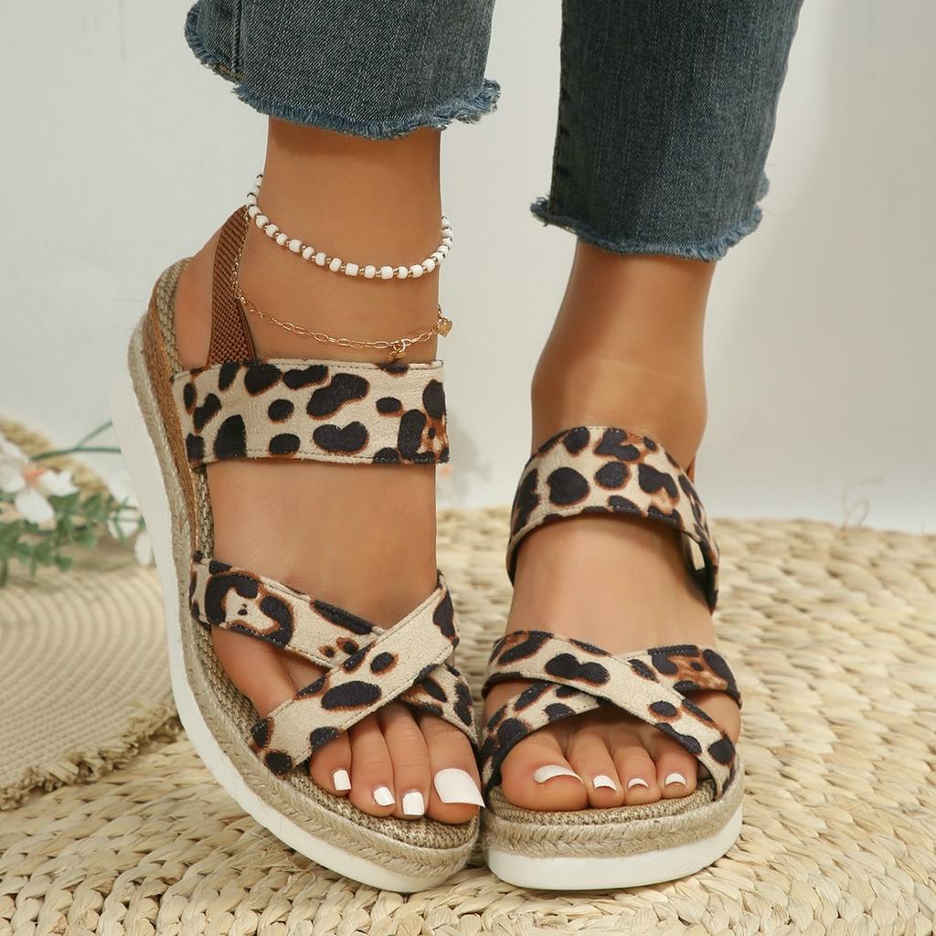 Новые женские босоножки на платформе с высоким каблуком на танкетке с леопардовым принтом повседневная обувь летние туфли с открытым носком модные тапочки прогулочные шлепанцы