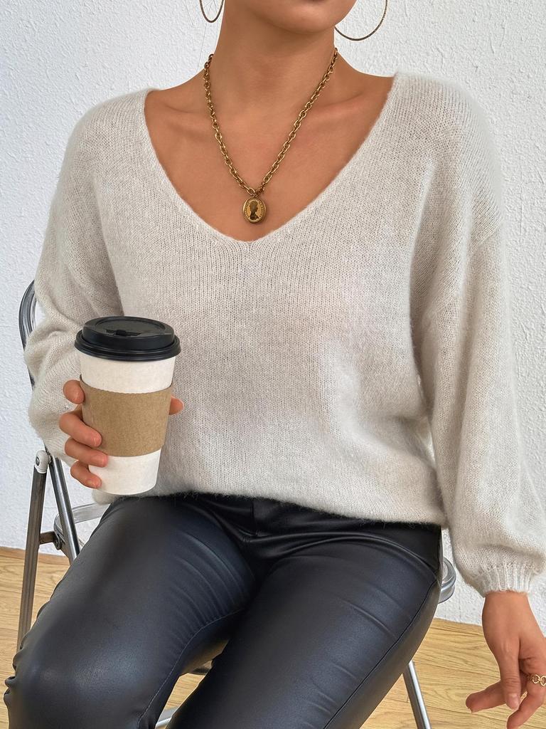 Women's V-neck Pullover Sweater with Drop Shoulders – Fashionable & Comfortable Knitwear