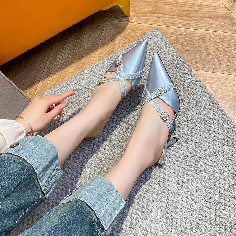 Французские туфли на высоком каблуке женские 2025 новые темпераментные босоножки с перекрестными пряжками тонкие заостренные одинарные туфли из лакированной кожи сзади пустые