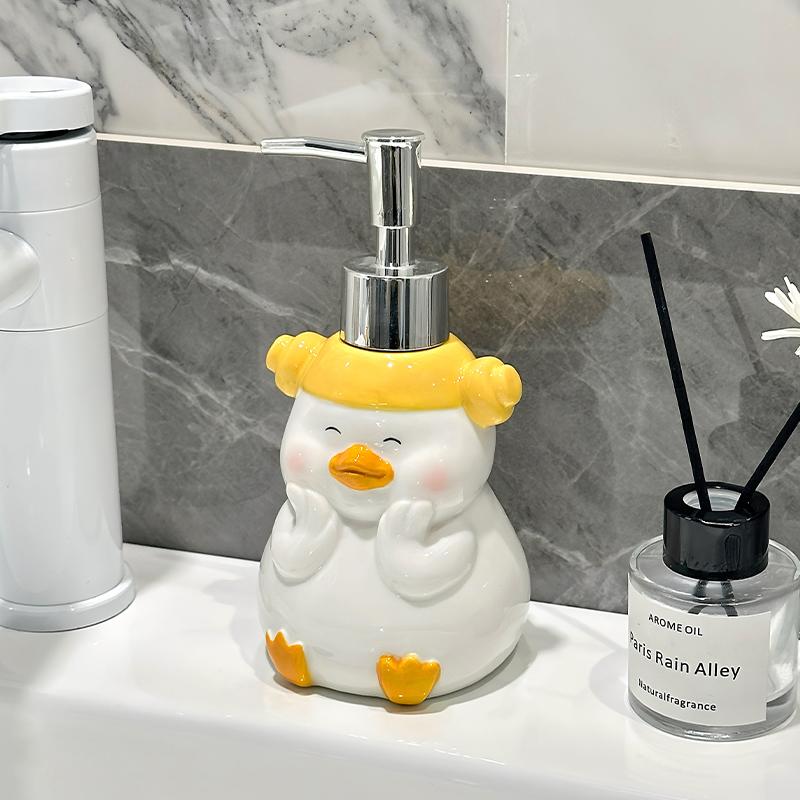 Cartoon Duck Soap Dispenser Body Wash Shampoo Dispensing Bottle Light lotion Press Bottle Bathroom Accessories