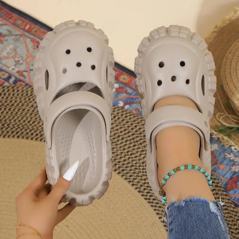 Женские сандалии 2024 года, новые модные однотонные универсальные летние легкие нескользящие пляжные туфли с мягким дном и отверстиями для сада