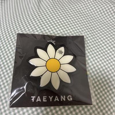 [Б/У] TAEYANG ДЕРЖАТЕЛЬ-ПОДСТАВКА ДЛЯ ТЕЛЕФОНА BIGBANG