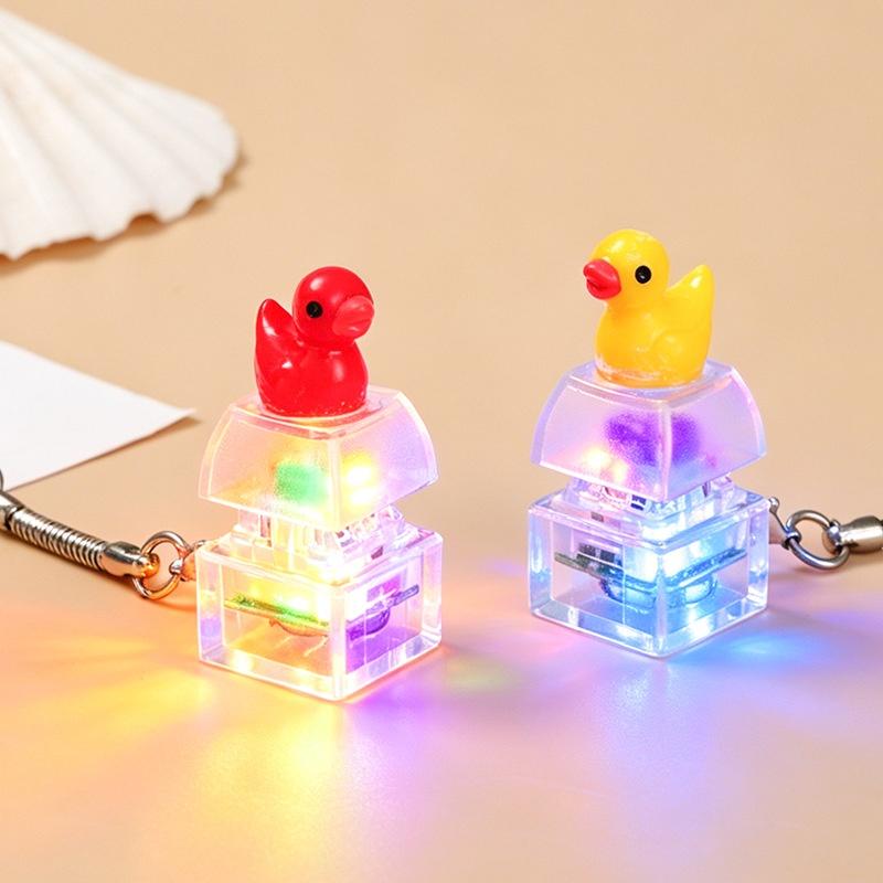 Мультяшное животное LED Светящийся брелок Нажимной световой брелок для рюкзака Декор Детское повседневное использование Маленькие подарки