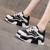 2025 осень новые маленькие белые туфли женские студенческие спортивные туфли интернет-знаменитость повседневная мода папины кроссовки универсальная толстая подошва