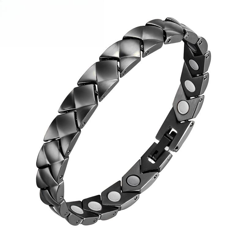 Роскошный браслет SVANHILD из титана — зеркально отполированные кубики для залов заседаний и торжественных мероприятий