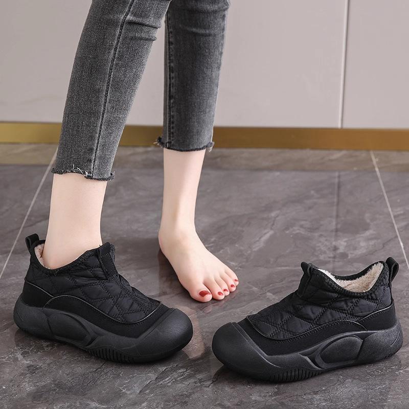 Old Beijing cotton shoes women's winter one-pedal velvet warm mother shoes non-slip soft-soled black sports and leisure shoes