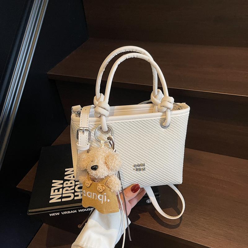 Fashion Trend Small Bag Women's 2025 Spring and Summer New Casual Messenger Bag Niche Design Simple Portable Bucket Bag