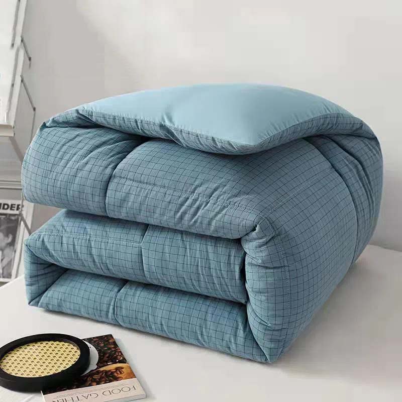 Сердцевина одеяла утолщается за счет стирки хлопка весной и осенью, чтобы сохранить тепло. Одеяло с кондиционером в одноместном или двухместном общежитии.