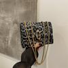 Простая и модная сумка-мессенджер на плечо с леопардовым принтом 2025 осень новая простая в иностранном стиле для поездок на работу ретро цепочка маленькая квадратная сумка