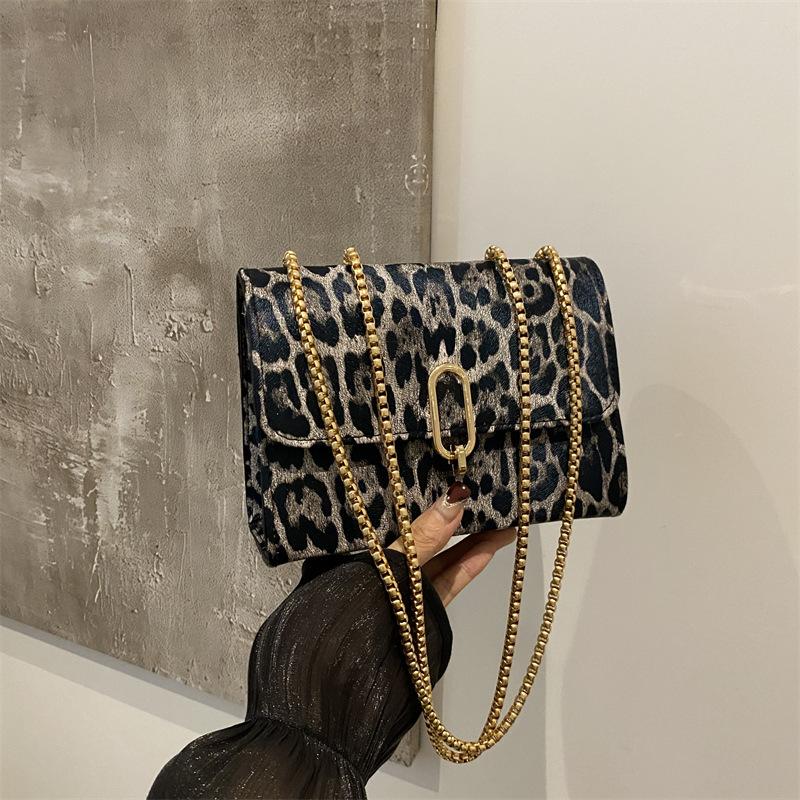 Простая и модная сумка-мессенджер на плечо с леопардовым принтом 2025 осень новая простая в иностранном стиле для поездок на работу ретро цепочка маленькая квадратная сумка