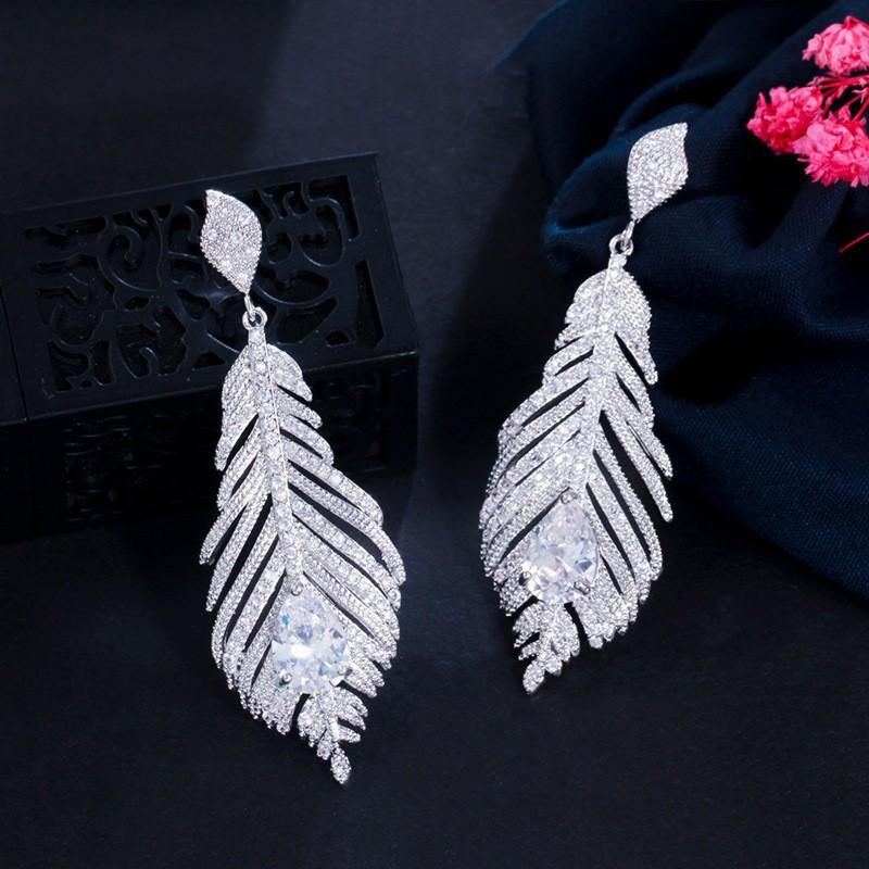 Silver Needle French Fresh Exaggerated Diamond Earrings Light Luxury High-end Stud Earrings Temperament Earrings Design Sense Niche