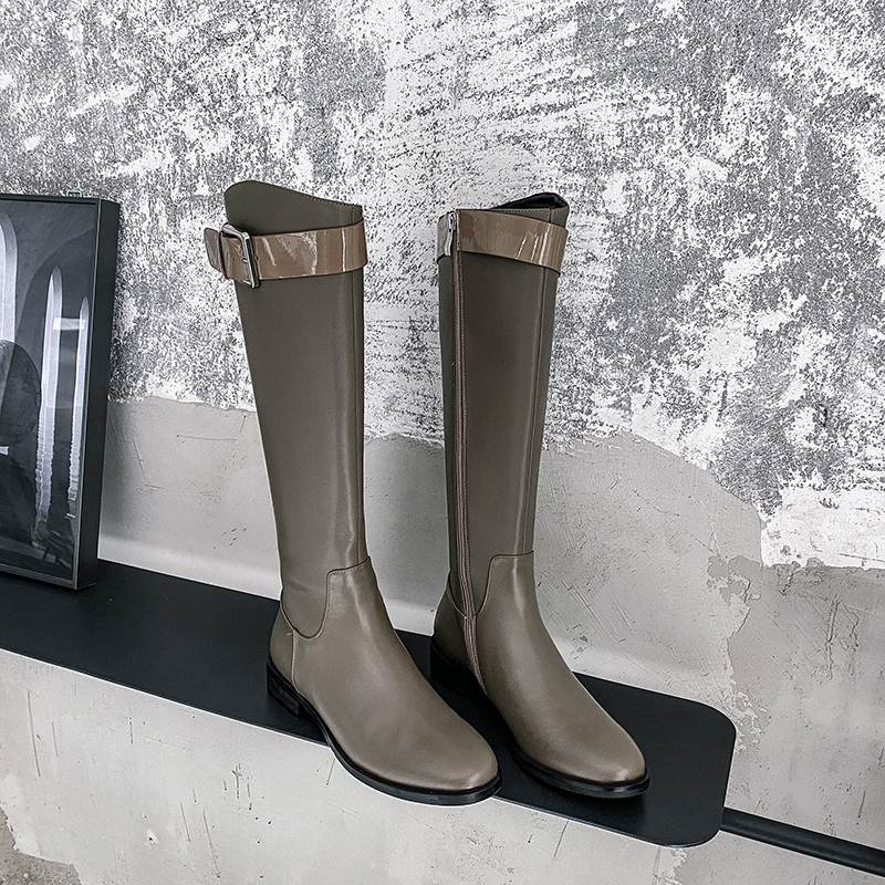 Krazing Pot Обувь из натуральной кожи Осень-зима на низком каблуке Сапоги для верховой езды с круглым носком Сохраняют тепло Сапоги без застежек с металлической пряжкой Высокие сапоги