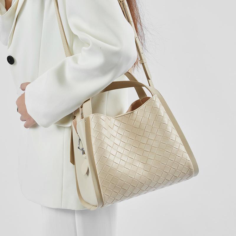 Летняя нишевая новая женская сумка Высококачественная коровья кожа Повседневная и модная На плечо Кроссбоди Натуральная кожа С тиснением Сумка-корзина «Цветная капуста»