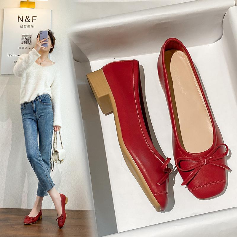 Французские толстые каблуки женские 2024 весна низкий каблук мелкий нос квадратный нос мягкая кожа большие женские туфли