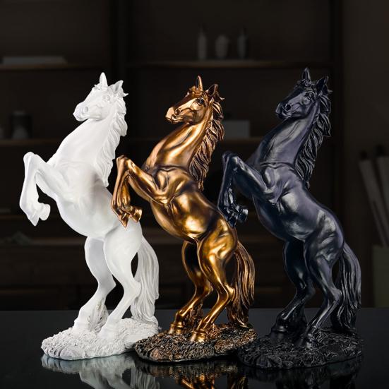 Анти-выцветающая фигурка лошади. Точно элегантный стиль. Деталь из смолы. Привлечение удачи. Богатство.