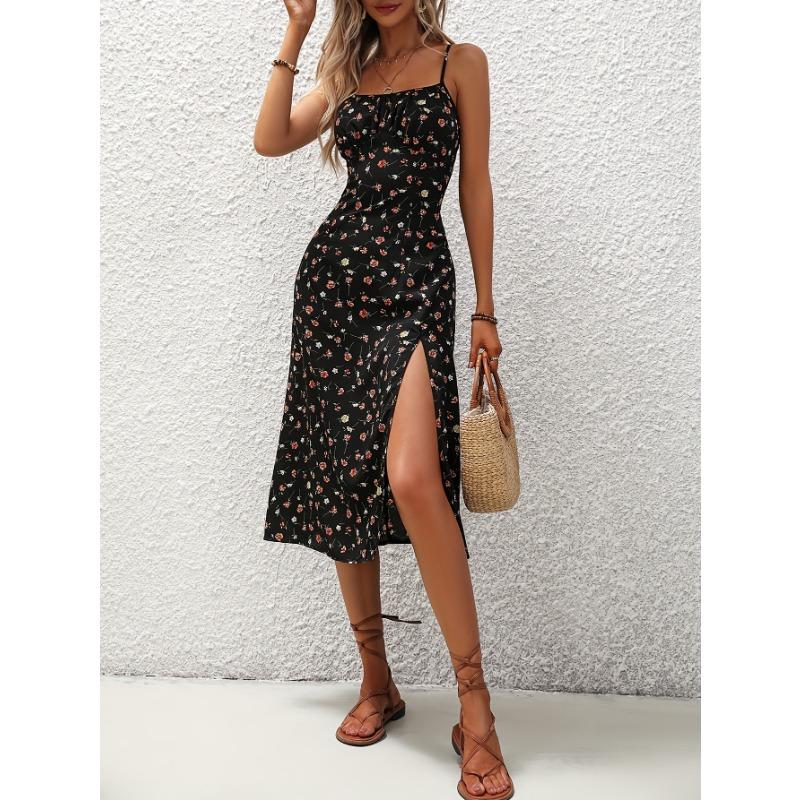 Летнее сексуальное платье-комбинация с разрезом и цветочным принтом