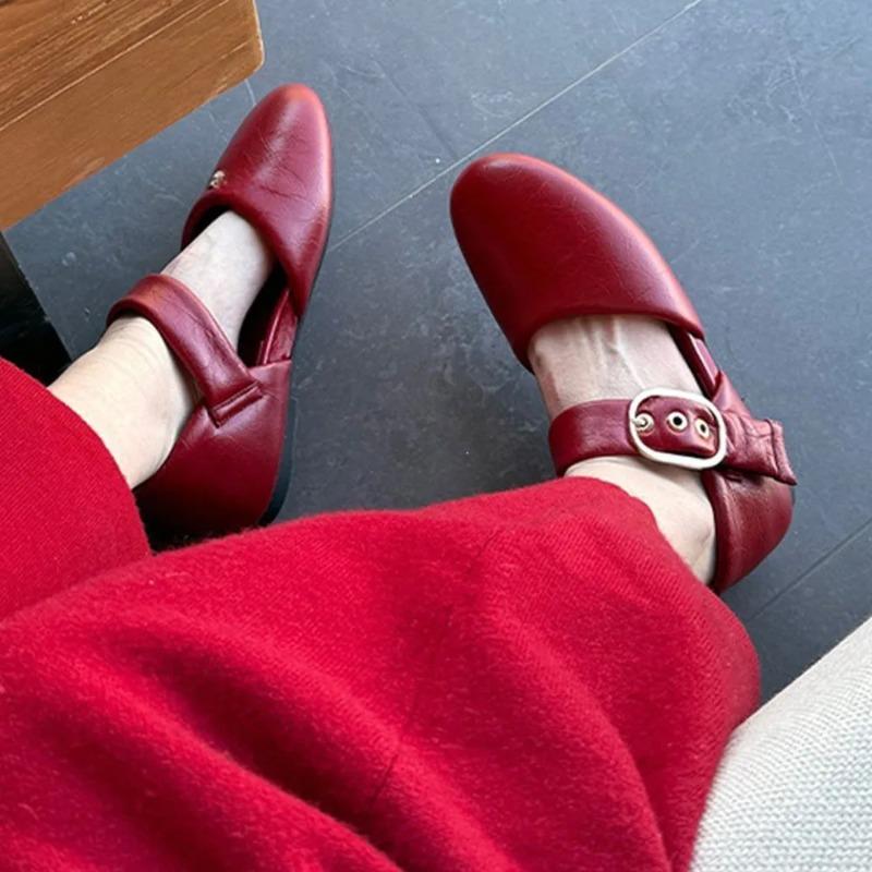 Модные туфли-лодочки на плоской подошве Red Mary Janes с пряжкой на ремне 2025 Весна Осень Новые Удобные Повседневные Плоские Туфли для Ходьбы