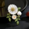 Daisy Brooch Fritillary Freshwater Tide Personalized Women'S Pin Elegant Clothes Accessories Neckline Decorative Neckpin