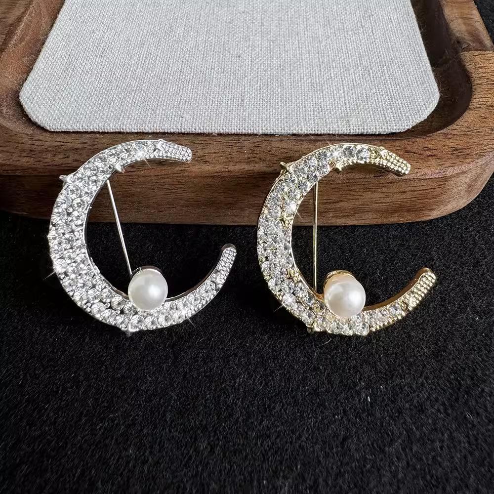 Fashion Design Sense Flash Diamond Moon Pearl Brooch Clothing Accessories Fashion Temperament Personality Accessories