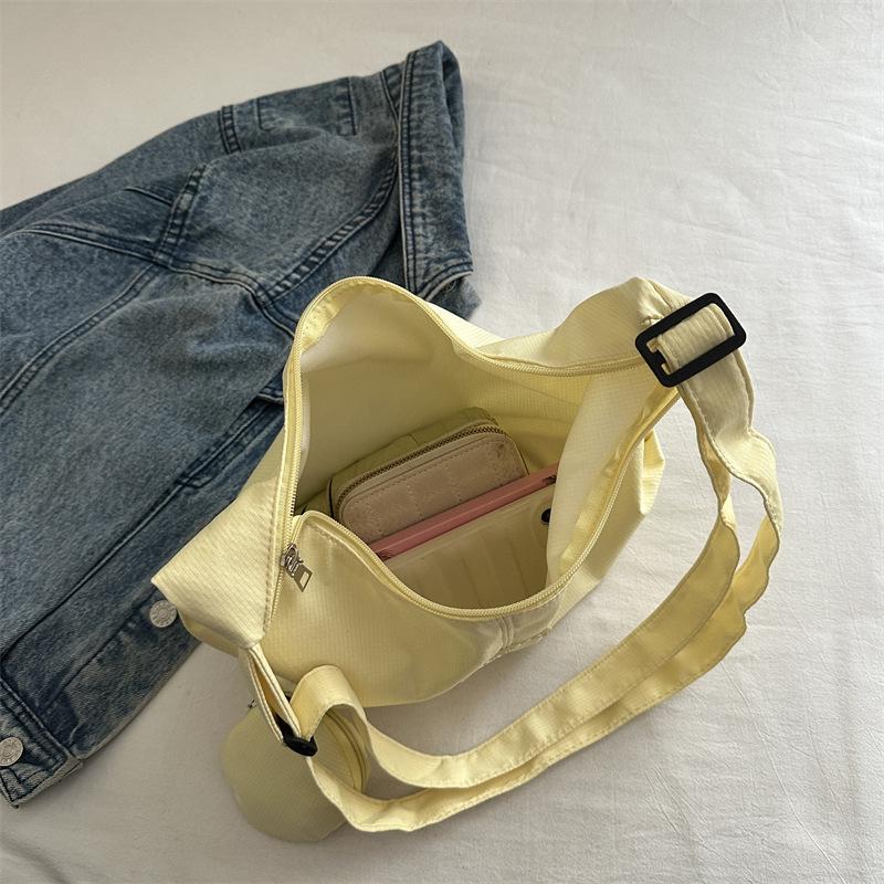 Korean Ins Large Capacity Shoulder Bag Women's Simple and Versatile Dumpling Bag Girl Student Commuting Crossbody Bag