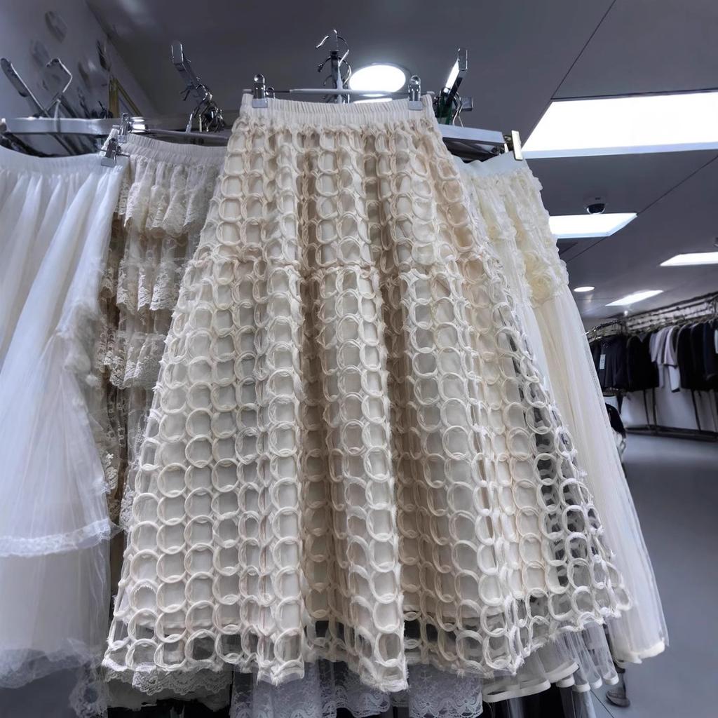 2025 весна и лето новая французская однотонная ажурная юбка крючком из тяжелой промышленности, тонкая ретро-юбка в стиле а-образного кроя