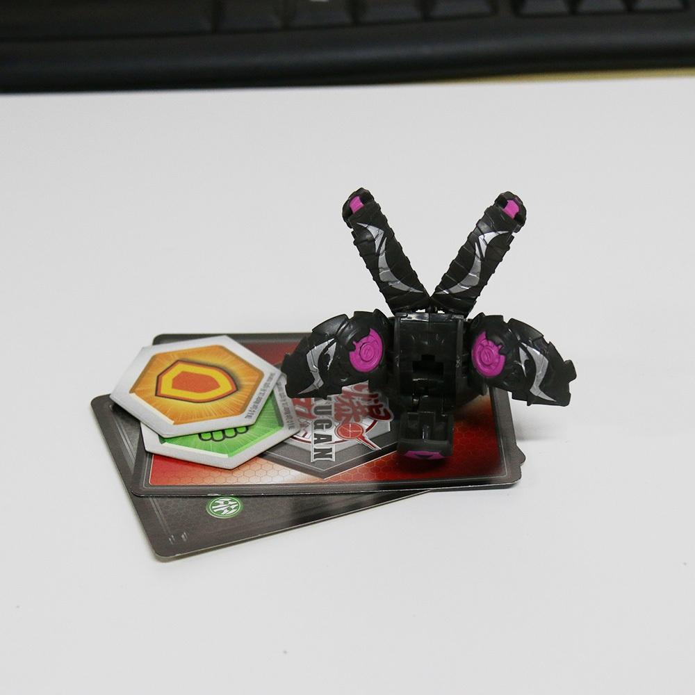 Настольная игра Bakugan Battle Brawlers с прозрачными фигурками и множеством персонажей