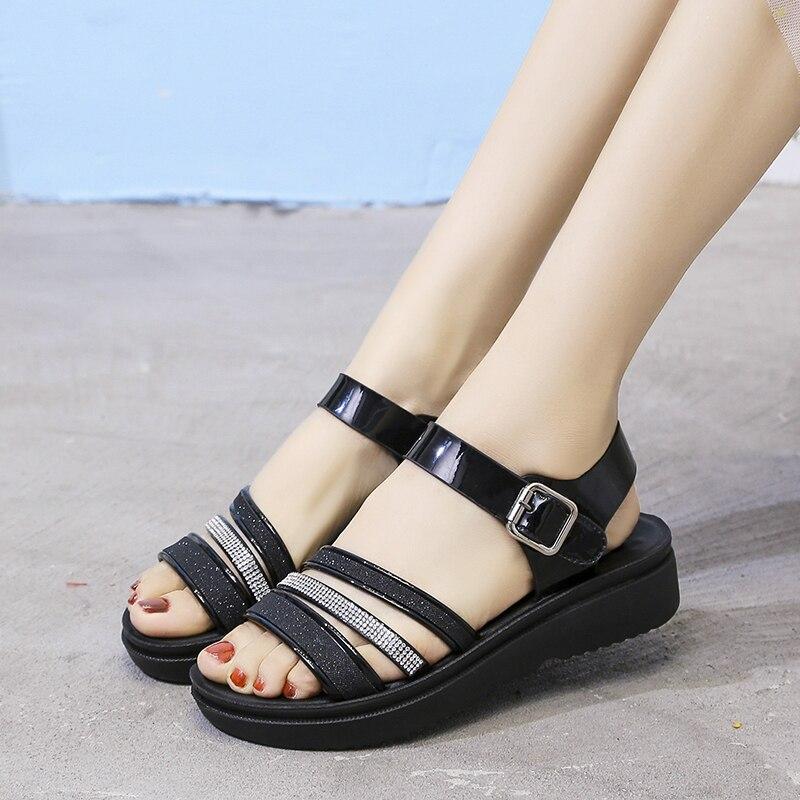 Большие размеры 36–41, новые летние женские туфли на плоской подошве с пряжкой, черные, серебристые туфли на плоском каблуке для женщин, повседневные сандалии на платформе для взрослых