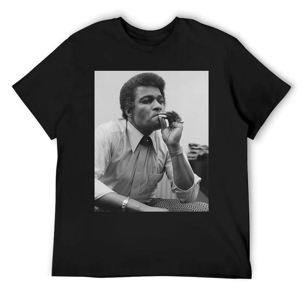 Красивая футболка Charley Pride