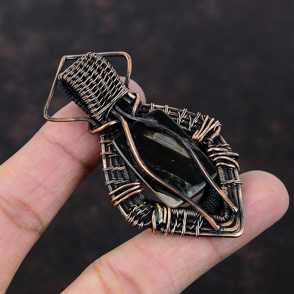 Кулон из перламутра, кулон, обернутый медной проволокой, кулон ручной работы, медные украшения, дизайнерский кулон, украшения в технике wire wrap, кулон с настоящим драгоценным камнем