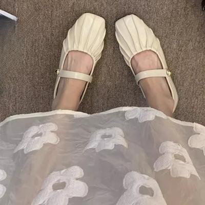 Женская обувь весна-осень, женская обувь на плоской подошве, однотонная, с квадратным носком, плиссированная, с металлическим декором