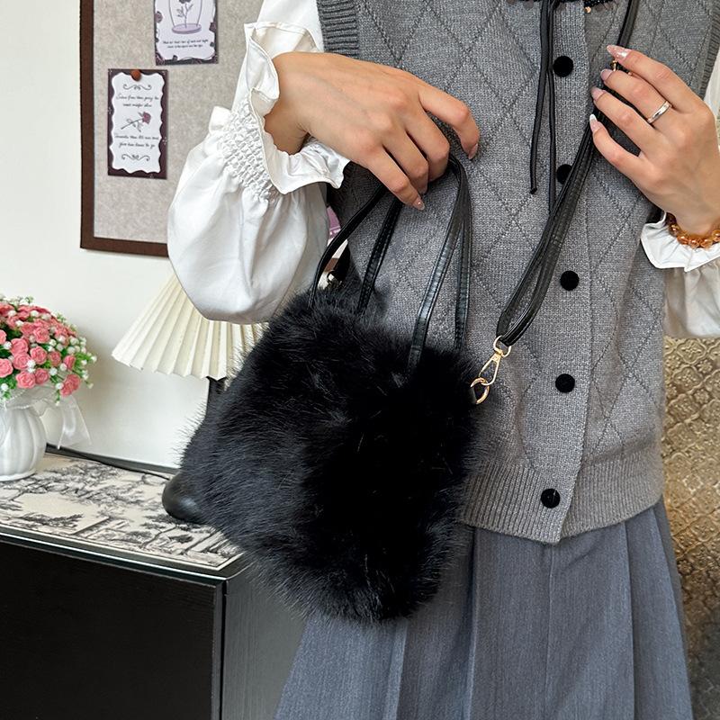 Autumn and Winter New Furry Bag Fur Crossbody Shoulder Strap Plush Bag Versatile Large Capacity Handbag for Women
