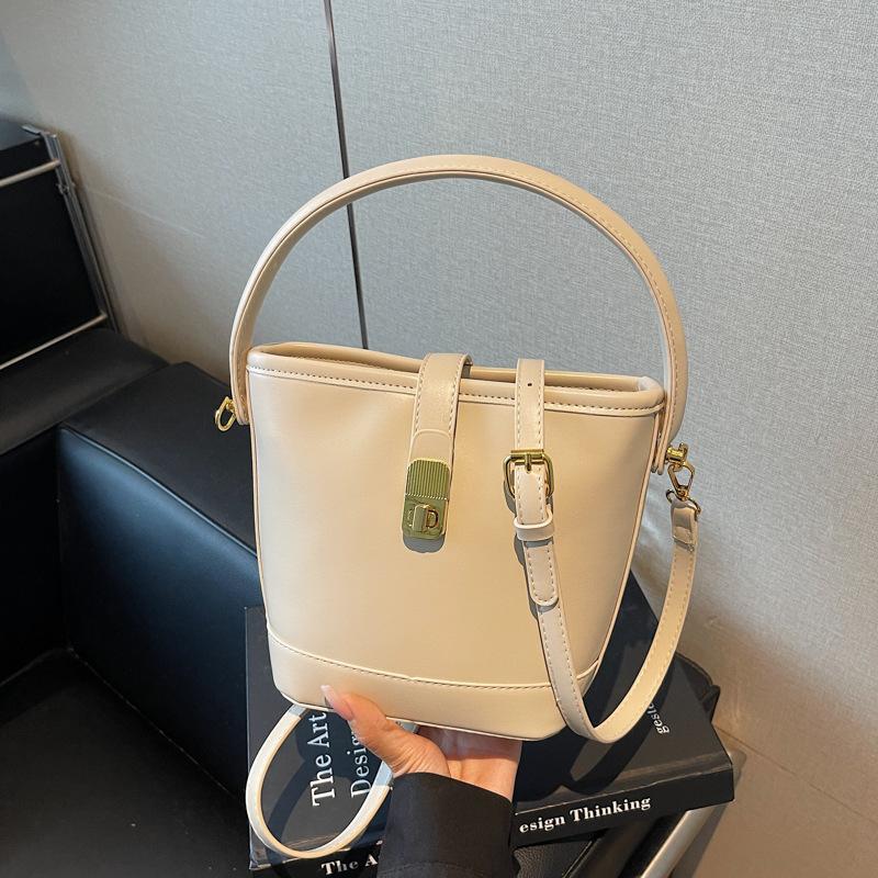 Niche Design Hand-carried Bucket Bag Women's New High-end Retro Versatile Shoulder Messenger Bag