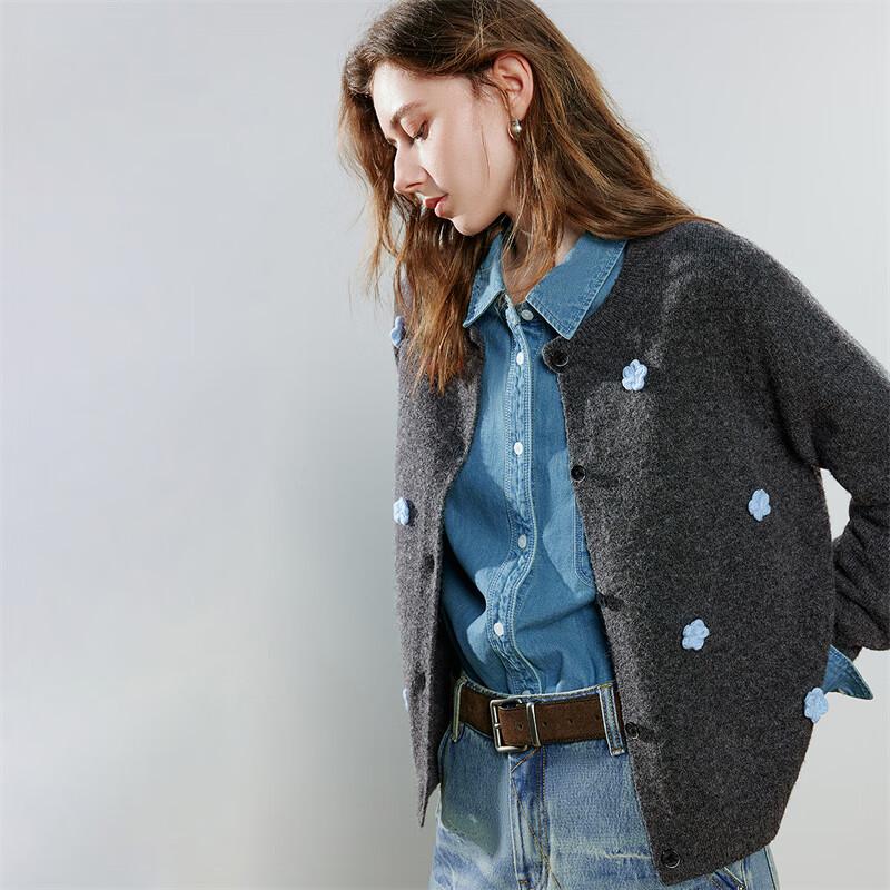 Chuyu Women's Round Neck 3D Floral Knit Cardigan