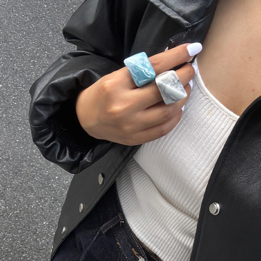 Модное градиентное кольцо из смолы с квадратной и треугольной огранкой, дизайнерское кольцо-лента в форме женской сумочки, повседневные минималистичные украшения в стиле INS