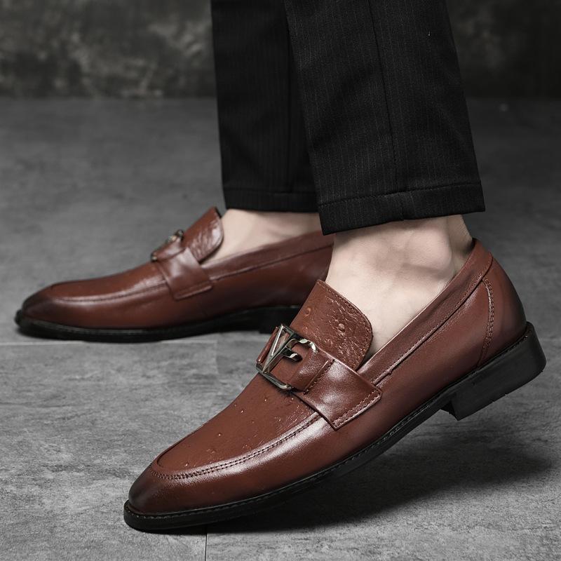 Мужская обувь 2025 лето новая легкая роскошь высокое чувство взрослые мужчины заостренный носок один педаль увеличение высоты удобные деловые кожаные туфли