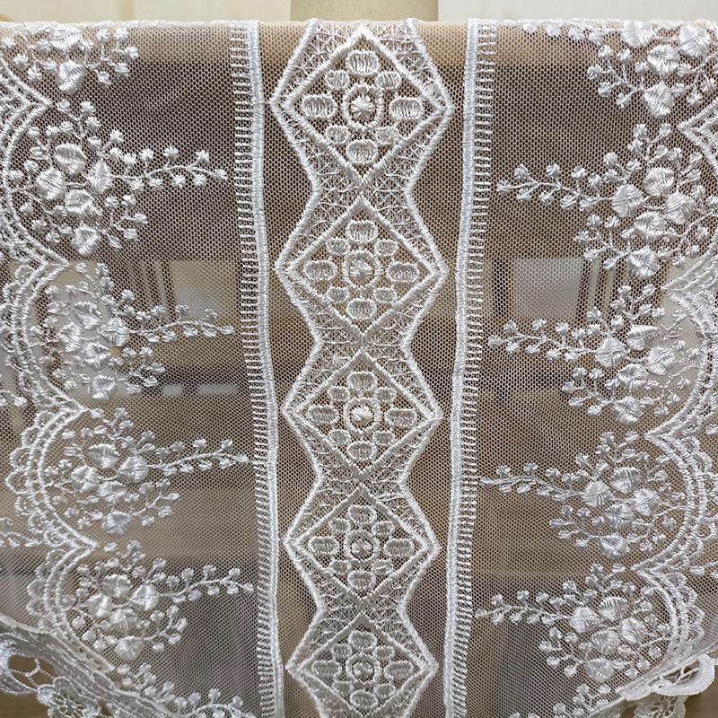 White Retro Lace Mesh Shawl: French Embroidered Decorative Table Runner
