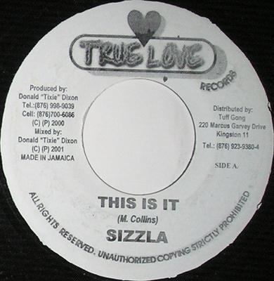 7-дюймовая пластинка SIZZLA - This Is It NONE True Love Recor 2001 Ямайка Регги, Ска и Даб Б/у