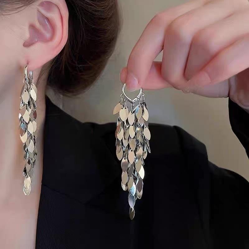 Блестящие серьги-кисточки, женские серьги с чувством высокого класса, легкие роскошные аксессуары для ушей в нишевом дизайне