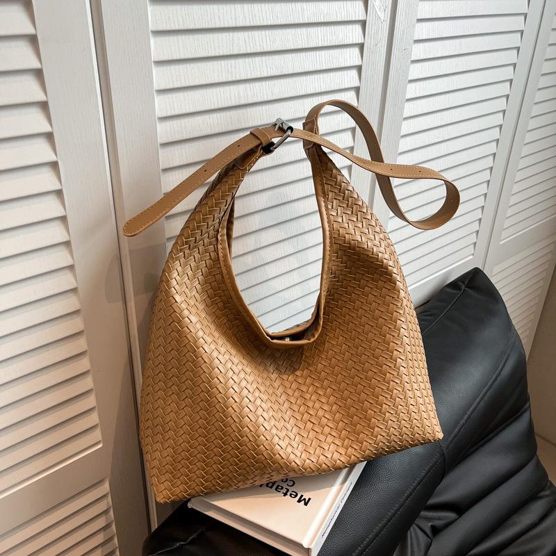 Retro Woven Pattern Bag Women's Autumn and Winter Commuter Shoulder Bag Casual Large-capacity Tote Bag