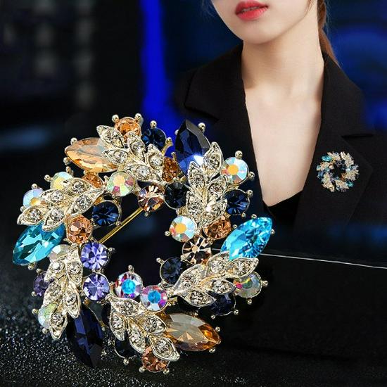 Autumn-Winter Brooch Corsage: Women's Cardigan & Scarf Pin with Bauhinia Buckle.