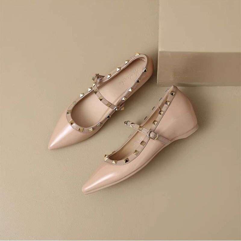 Женские туфли-лодочки из лакированной кожи с небольшим увеличением внутренней высоты, с заклепками, с острым носком, Мэри Джейн, для ношения на улице, на осень 2025 года