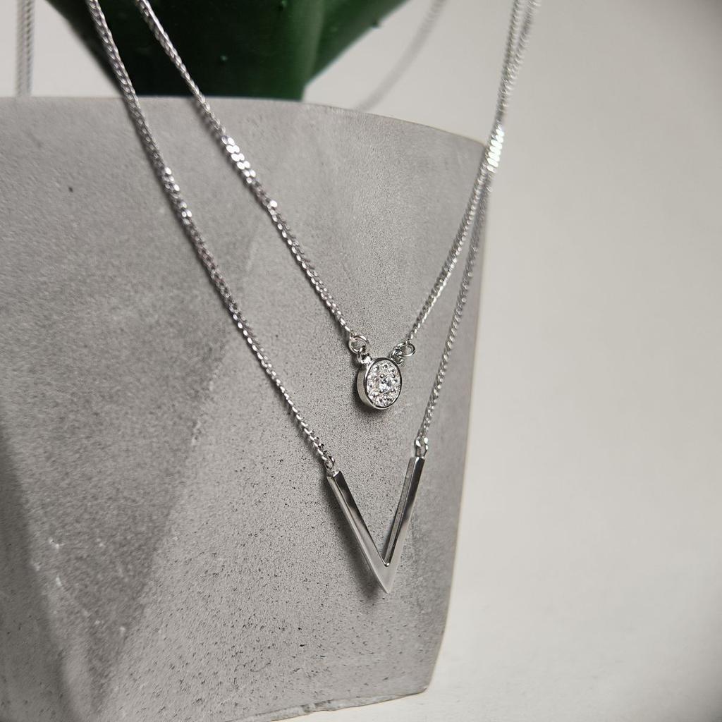 Серебряное колье с фианитами, вес изделия 3,43 гр (2184010)