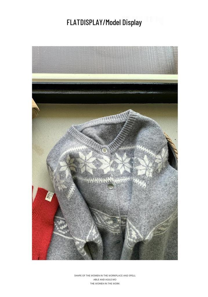 2026 Retro Snowflake Jacquard Loose-Fit Autumn Cardigan Sweater for Women