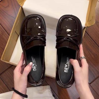 Туфли на толстом каблуке из мелкой кожи женские 2025 новые осенние лоферы в британском стиле с бантом из лакированной кожи одинарные туфли универсальная обувь