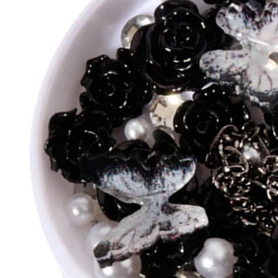 Стильный шарм для ногтей. Роскошный декор для маникюра своими руками.