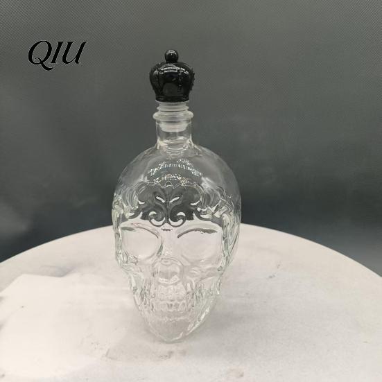 Barware Skull Decanter Whiskey Decanter, 500ml Gothic Glass Bottle with Stopper, Halloween Spirit Dispenser for Home Bar, Creepy Liquor