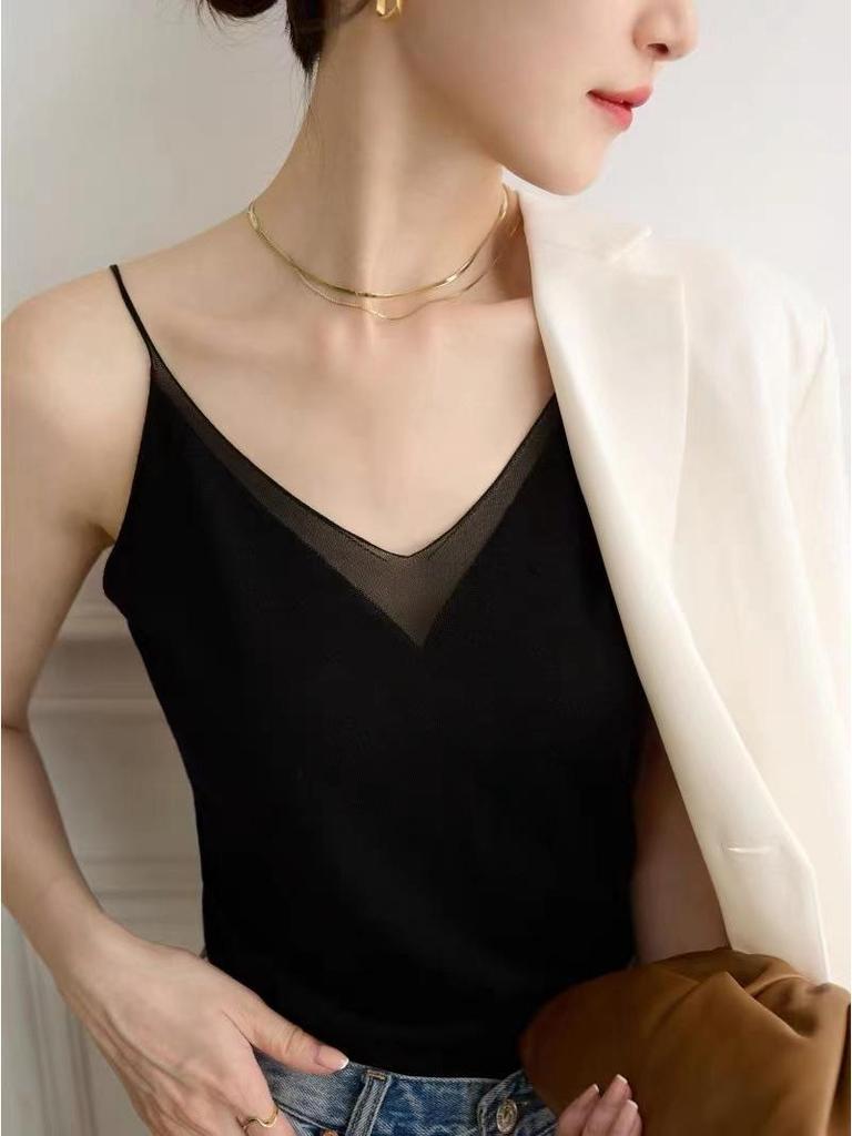 Изысканный женский сетчатый топ-майка с V-образным вырезом и красивым дизайном спины